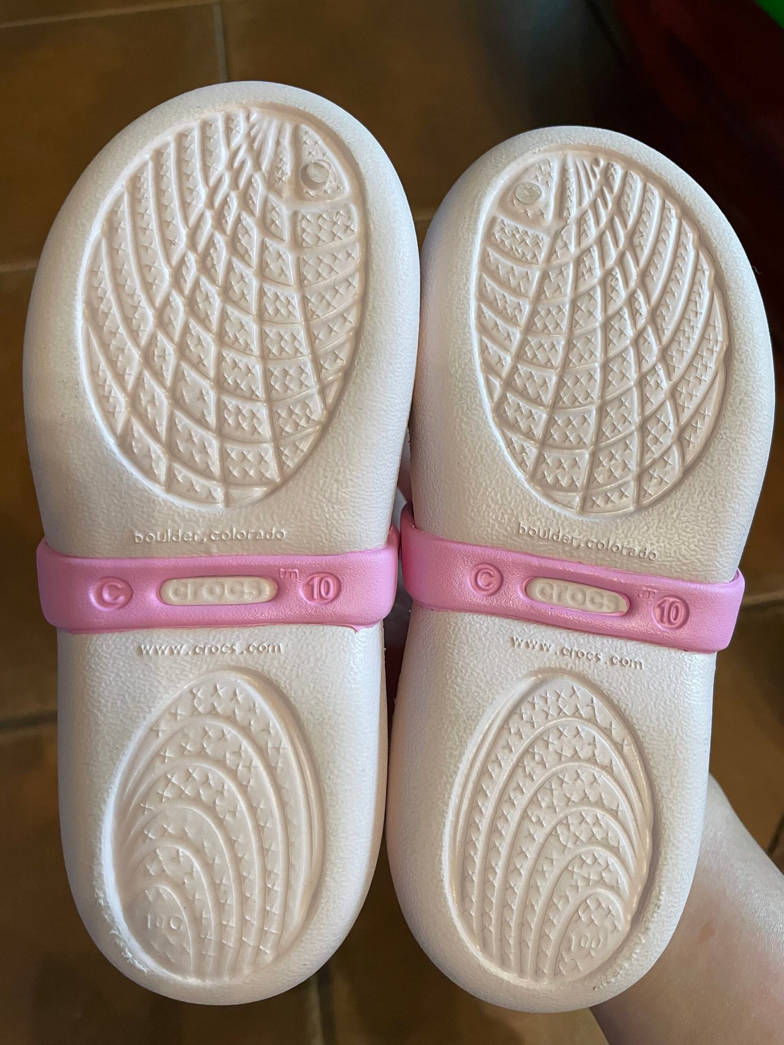 Kids’ Shoes Crocs's Mary Jane Bow Glitter Clog - Image 2